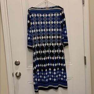 Hanni geometric patterned mid-length dress.